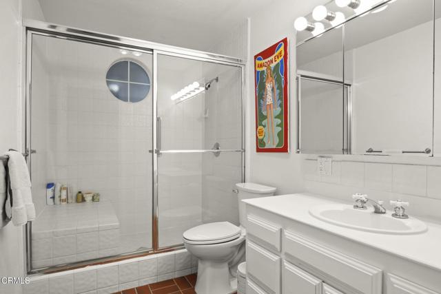 3541 Ocean Drive, Oxnard CA: https://media.crmls.org/mediaz/3f917ea5-c0d1-4753-9fbb-59a5862ec078.jpg