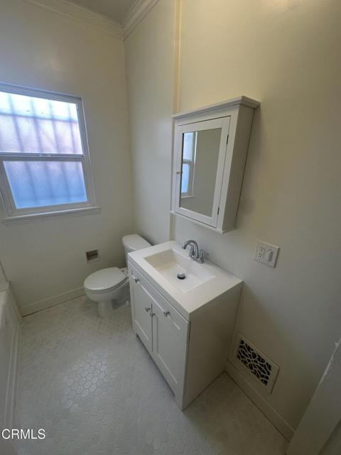 Detail Gallery Image 6 of 11 For 130 Orlando Ave #130 1/2,  Los Angeles,  CA 90048 - 2 Beds | 1 Baths