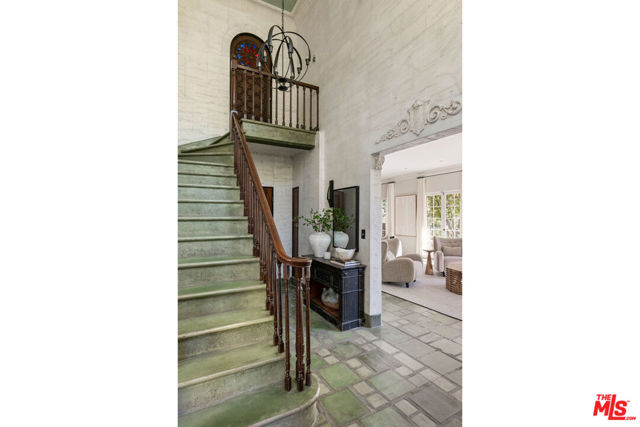 540 Mount Washington Drive, Los Angeles CA: https://media.crmls.org/mediaz/3f931214-3995-4303-aee4-980f7a6a88bf.jpg