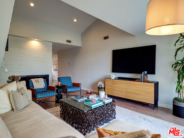 1830 Westholme Avenue, Los Angeles CA: https://media.crmls.org/mediaz/3f936b95-5255-4fe3-9b27-7979a7f6aa04.jpg