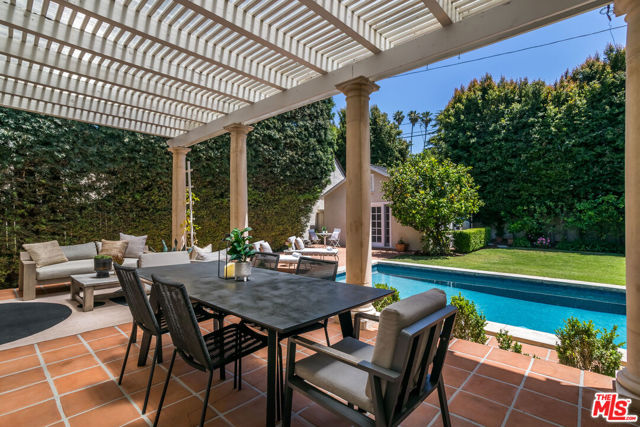 1622 N Orange Grove Avenue, Los Angeles CA: https://media.crmls.org/mediaz/3f939cf5-3536-4116-99ab-b4d072bc59f3.jpg