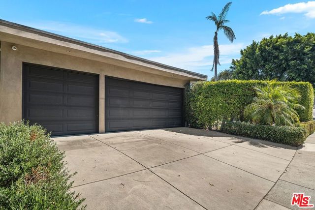 3112 Corda Drive, Los Angeles CA: https://media.crmls.org/mediaz/3f93eea8-47af-4355-91f3-75e31ce5e3fd.jpg