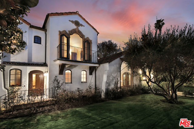 4352 Forman Avenue, Toluca Lake CA: https://media.crmls.org/mediaz/3f93f424-2e7a-41b7-a9a0-dce2eb261a23.jpg