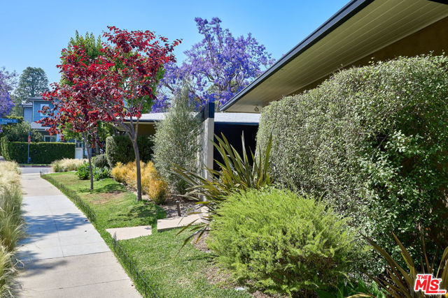 310 Beloit Avenue, Los Angeles CA: https://media.crmls.org/mediaz/3f943640-f75a-43c7-9ab3-e63bd92dbcd8.jpg