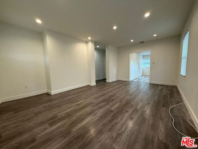 6520 Valmont Street, Tujunga CA: https://media.crmls.org/mediaz/3f9448ec-f1a7-43e0-80ac-3e4daf4af61d.jpg