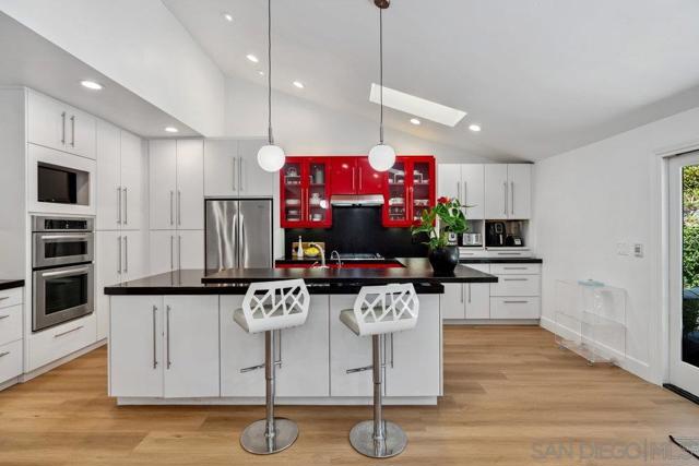7645 Caminito Coromandel, La Jolla CA: https://media.crmls.org/mediaz/3f945358-6adc-4cd2-963b-bf3c5544270f.jpg