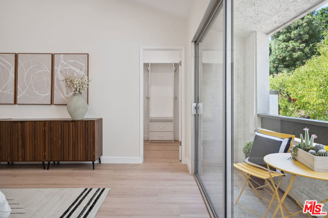 17109 Palisades Circle, Pacific Palisades CA: https://media.crmls.org/mediaz/3f9579d0-abd1-473a-b813-e84ea96647c6.jpg