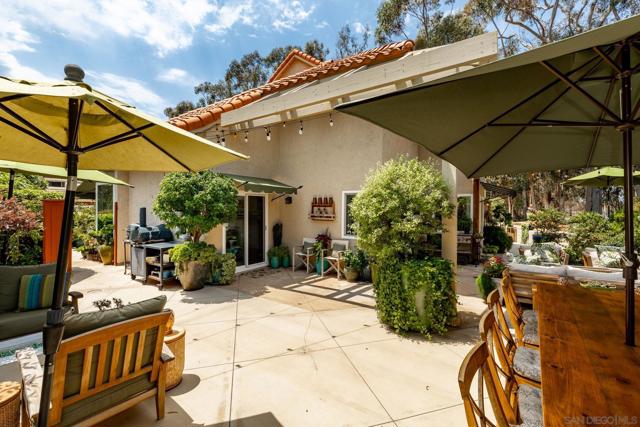 2708 Grove Ave, Carlsbad CA: https://media.crmls.org/mediaz/3f960c8a-78b3-4684-b8d9-802a29cf392b.jpg