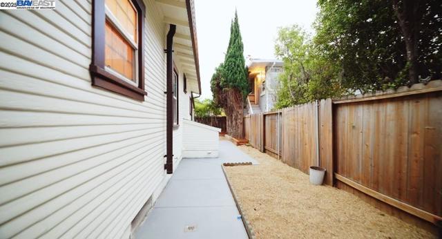 415 W 9Th St, Antioch CA: https://media.crmls.org/mediaz/3f96b5e9-c57c-4b04-b31f-2f7941f4908c.jpg