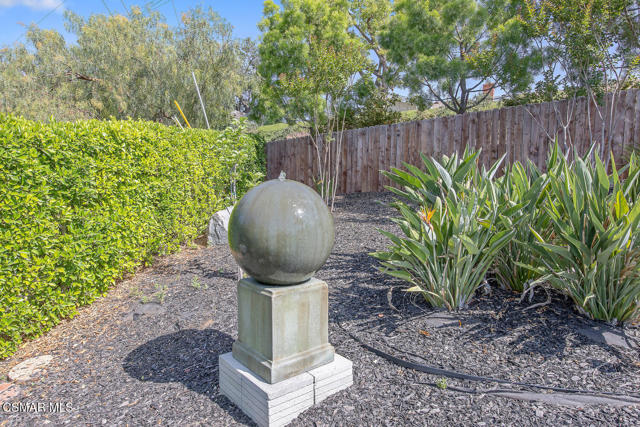 1233 Calle Olmo, Thousand Oaks CA: https://media.crmls.org/mediaz/3f970fe5-2dc4-406f-a45f-56c8c5e1bf1a.jpg