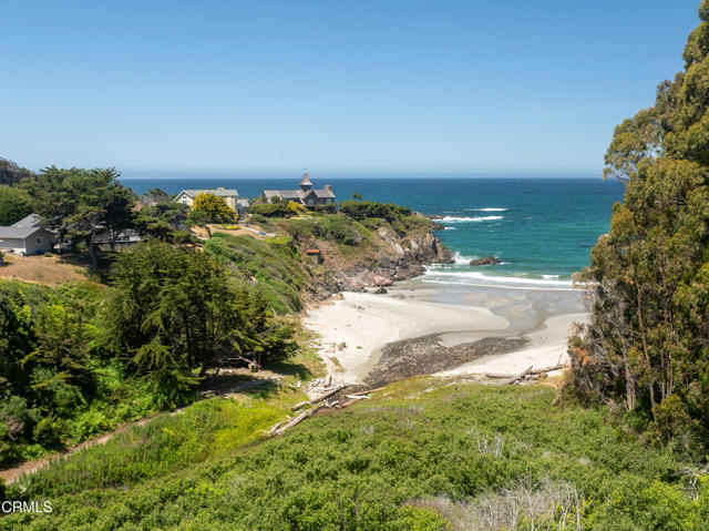 16920 Ocean Drive, Fort Bragg CA: https://media.crmls.org/mediaz/3f98188b-af08-4919-be5e-534ffdf3191c.jpg