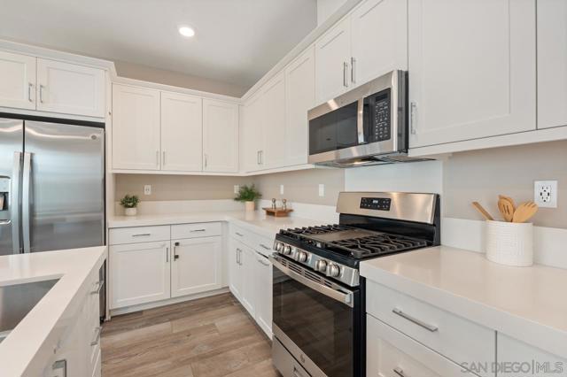 1938 Julie Dawn Pl, Escondido CA: https://media.crmls.org/mediaz/3f98d8ba-5001-4a86-9167-70d5e06eb8ec.jpg