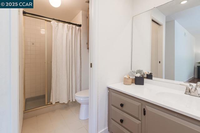 881 Autumn Dr, Walnut Creek CA: https://media.crmls.org/mediaz/3f998b8d-a7e5-4ec2-9847-605263fe958b.jpg