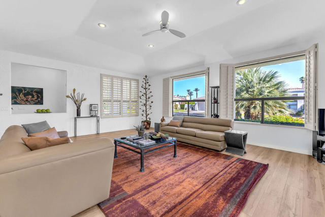 29 El Roble Court, Rancho Mirage CA: https://media.crmls.org/mediaz/3f9a051d-9717-4666-9acc-3ef78cc2ba72.jpg