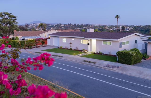 6673 Del Cerro Blvd, San Diego CA: https://media.crmls.org/mediaz/3f9a1233-d020-4d71-abb3-a86af15c44ed.jpg