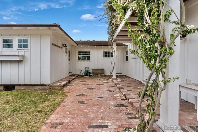 4154 Hill St, San Diego CA: https://media.crmls.org/mediaz/3f9a22cd-cb8d-4523-abcf-2d00ae9568c3.jpg
