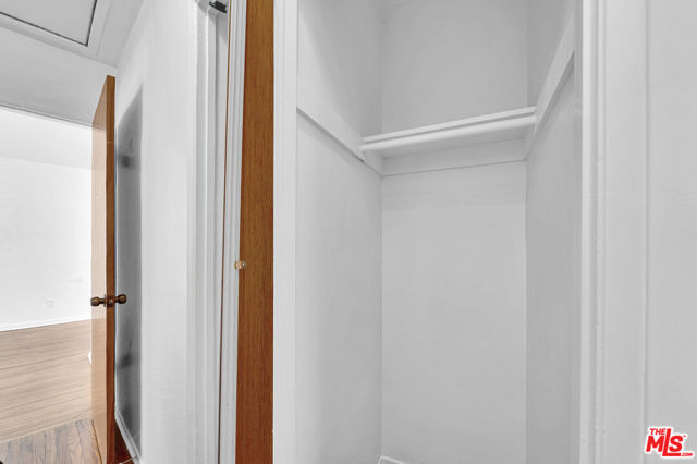 938 15th Street, Santa Monica CA: https://media.crmls.org/mediaz/3f9a3e33-79cc-4501-bf02-8108cb558ef9.jpg
