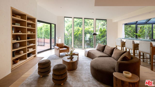 2247 Chelan Place, Los Angeles CA: https://media.crmls.org/mediaz/3f9b7346-cf05-45ce-85dc-2fd25ca6ebda.jpg