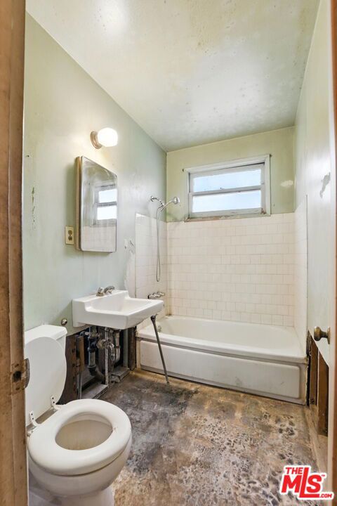 8753 Vans Street, Paramount CA: https://media.crmls.org/mediaz/3f9ba58c-0fb5-44ca-bca0-8c77341082bc.jpg