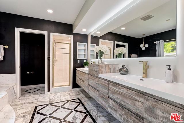 11410 Canton Drive, Studio City CA: https://media.crmls.org/mediaz/3f9bd81b-84a1-4cd7-b445-0b2278eb624e.jpg
