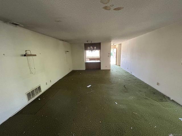 1638 La Tierra Ln, San Marcos CA: https://media.crmls.org/mediaz/3f9bebb9-7ee9-4ce9-90c1-0a7489836844.jpg