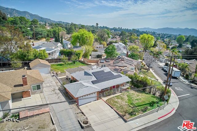 4930 Ramsdell Avenue, La Crescenta CA: https://media.crmls.org/mediaz/3f9cfc56-1111-4ed8-b896-10369d8dc6f6.jpg