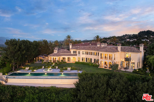 13961 Aubrey Road, Beverly Hills CA: https://media.crmls.org/mediaz/3f9d281a-805c-416e-b4d1-8498c24f75c1.jpg