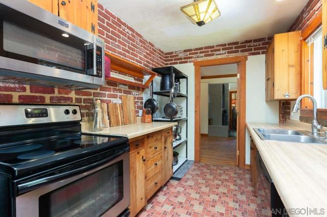 4470 Pine Ridge Avenue, Julian CA: https://media.crmls.org/mediaz/3f9d84fd-48f2-419d-b1d6-82e46edadf8b.jpg