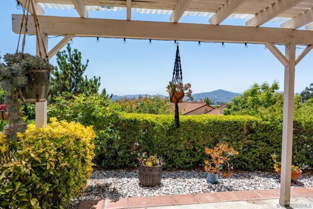 1709 Doral Gln, Escondido CA: https://media.crmls.org/mediaz/3f9dc65a-c6bb-448a-872c-9d7c5cc4bd0b.jpg