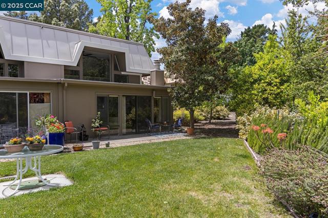 1244 Singingwood Ct., Walnut Creek CA: https://media.crmls.org/mediaz/3f9f1022-a030-4e20-abe7-5d45eb96e02d.jpg