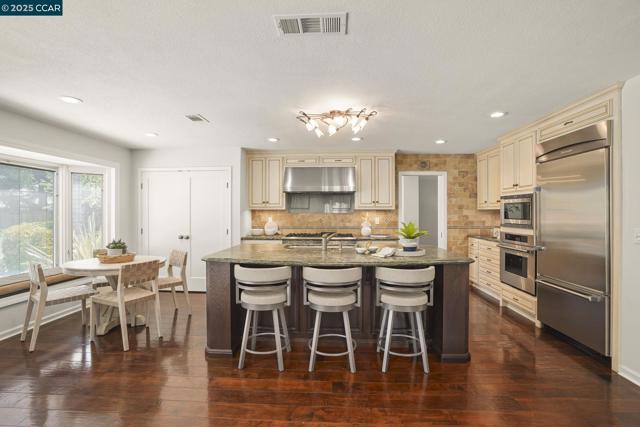 219 Nottingham Pl, Danville CA: https://media.crmls.org/mediaz/3f9f607e-a1d6-46c8-b14f-b1ecc25cf57e.jpg