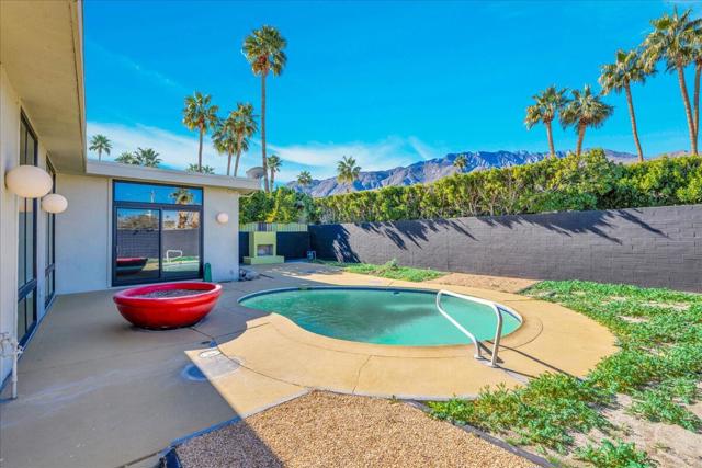 130 W Racquet Club Road #511, Palm Springs, CA 92262