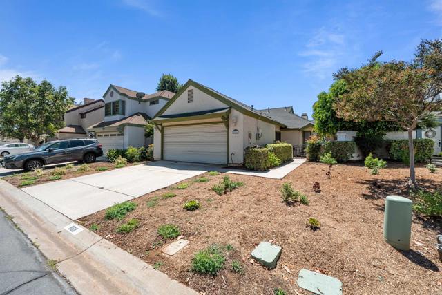 Detail Gallery Image 2 of 25 For 868 Venice Glen, Escondido,  CA 92026 - 2 Beds | 2 Baths