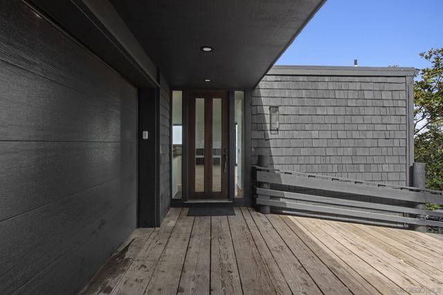 1846 Castellana Rd, La Jolla CA: https://media.crmls.org/mediaz/3f9fadc6-3ae6-4110-a96e-d3226a267f0d.jpg