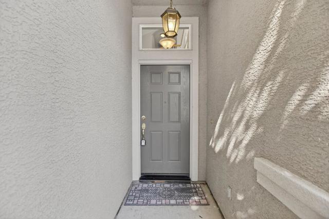 5817 Spring Flower Drive, Elk Grove CA: https://media.crmls.org/mediaz/3f9fdc2d-affb-436b-afd6-78095c6b7138.jpg