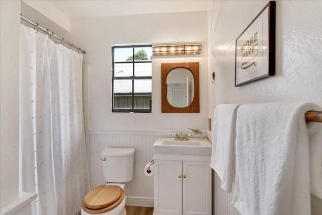 208 Brook Avenue, Santa Cruz CA: https://media.crmls.org/mediaz/3fa07484-41fe-488a-a79a-472499882fb0.jpg