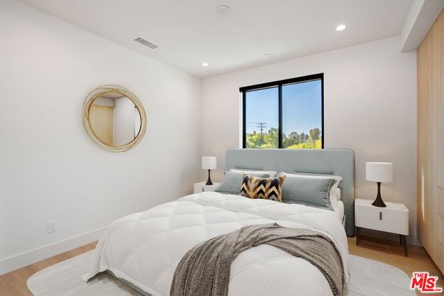 5660 Winnetka Avenue, Woodland Hills CA: https://media.crmls.org/mediaz/3fa0928d-2da9-4e19-b063-fb9cab7a576e.jpg