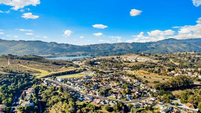 3900 Marsten Avenue, Belmont CA: https://media.crmls.org/mediaz/3fa0bb8d-cbf8-483a-a1c6-5050807db34a.jpg