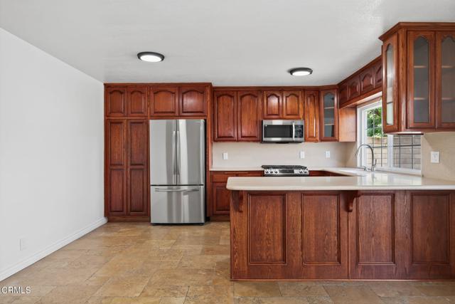 Detail Gallery Image 12 of 49 For 747 Southwick St, Santa Paula,  CA 93060 - 4 Beds | 2 Baths