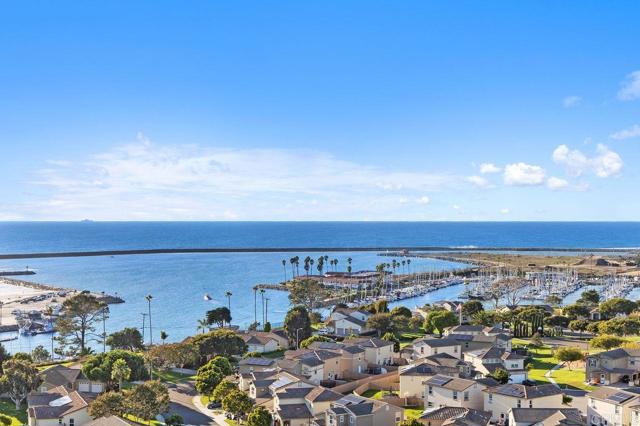 1200 Harbor N, Oceanside CA: https://media.crmls.org/mediaz/3fa1d5cb-8458-4775-9a48-5e229d056ce3.jpg