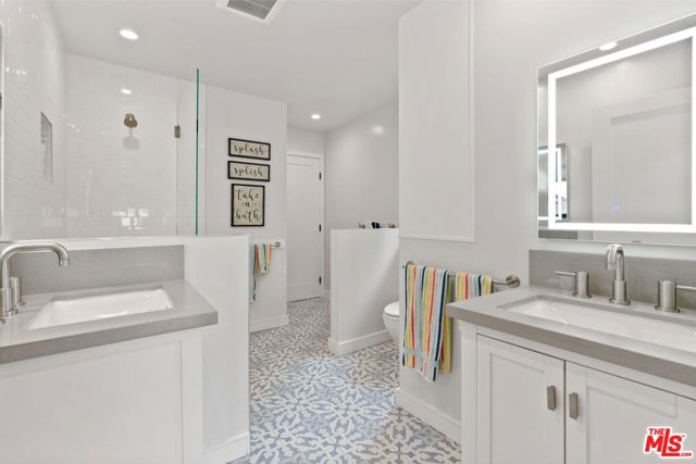 3134 Granville Avenue, Los Angeles CA: https://media.crmls.org/mediaz/3fa1edfc-f24e-4793-8c8c-a910869fb987.jpg