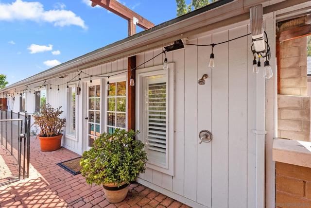 925 Moody Dr, Escondido CA: https://media.crmls.org/mediaz/3fa2924c-37a9-4c0d-a27a-a0389f4d9529.jpg