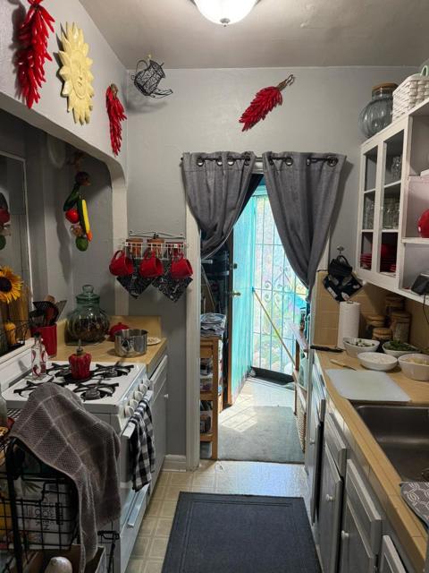 65 Buena Vista Street, Salinas CA: https://media.crmls.org/mediaz/3fa2c7cf-af9e-45ef-ab8a-707006d7771e.jpg