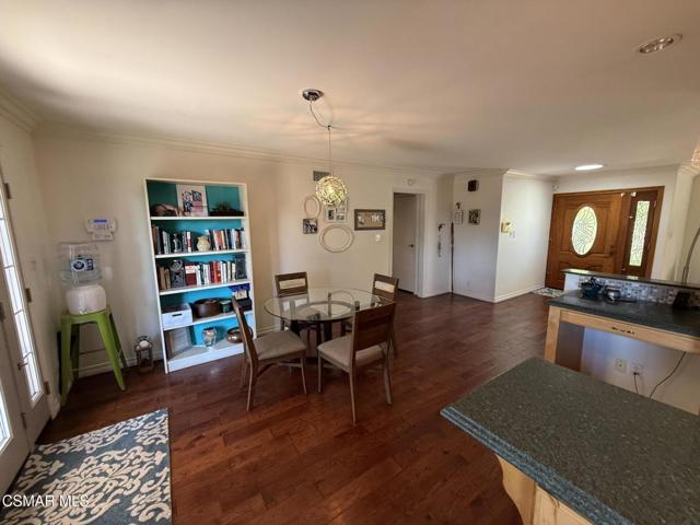2340 Aldrich Circle, Thousand Oaks CA: https://media.crmls.org/mediaz/3fa2da14-1a68-4436-98d7-e469eeb4054e.jpg