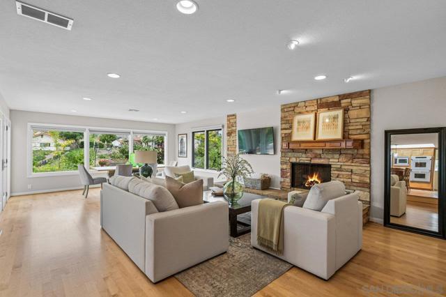 3609 Monte Real, Escondido CA: https://media.crmls.org/mediaz/3fa2fae1-fd99-4359-87b2-8495291f7211.jpg