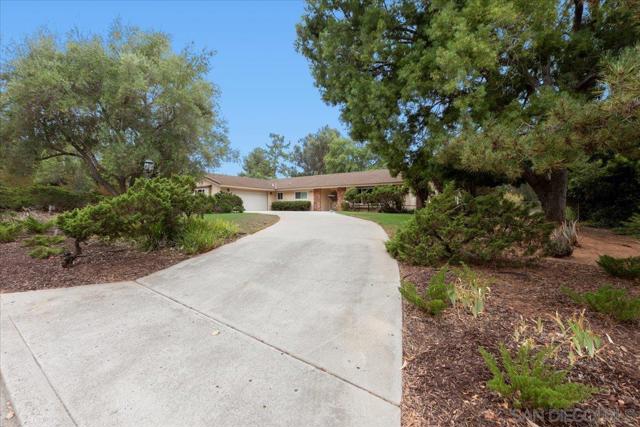13128 Via Del Toro, Poway CA: https://media.crmls.org/mediaz/3fa32d1c-f26f-4ae9-963d-056d9d2eb96f.jpg