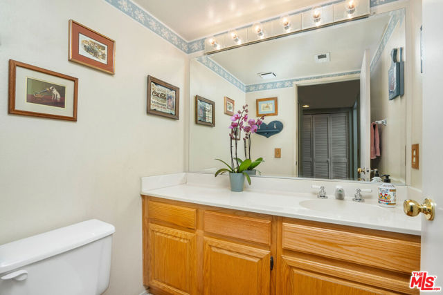 22211 Frontier Place, Chatsworth CA: https://media.crmls.org/mediaz/3fa365aa-5599-4f0b-b3dc-1c80a764bb7e.jpg