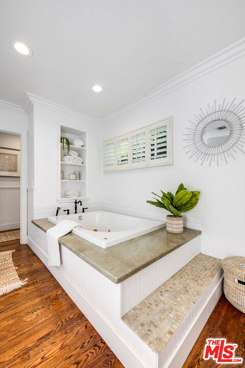 5711 Colbath Avenue, Valley Glen CA: https://media.crmls.org/mediaz/3fa3ef67-a864-4d31-87df-923965478ddd.jpg