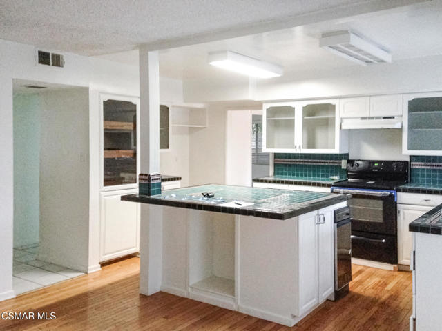 3411 Mclaughlin Avenue, Los Angeles CA: https://media.crmls.org/mediaz/3fa41ede-7e08-4dfe-b981-1d4d9f04be7d.jpg