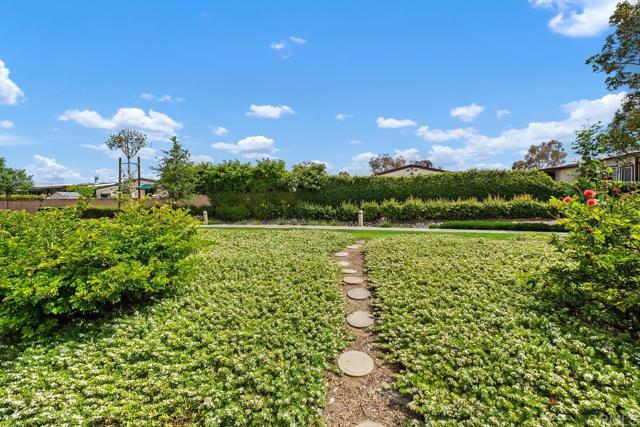 6 Cape Cod, Irvine CA: https://media.crmls.org/mediaz/3fa5aecf-c0bc-42e3-8cc3-e02fa65a185c.jpg